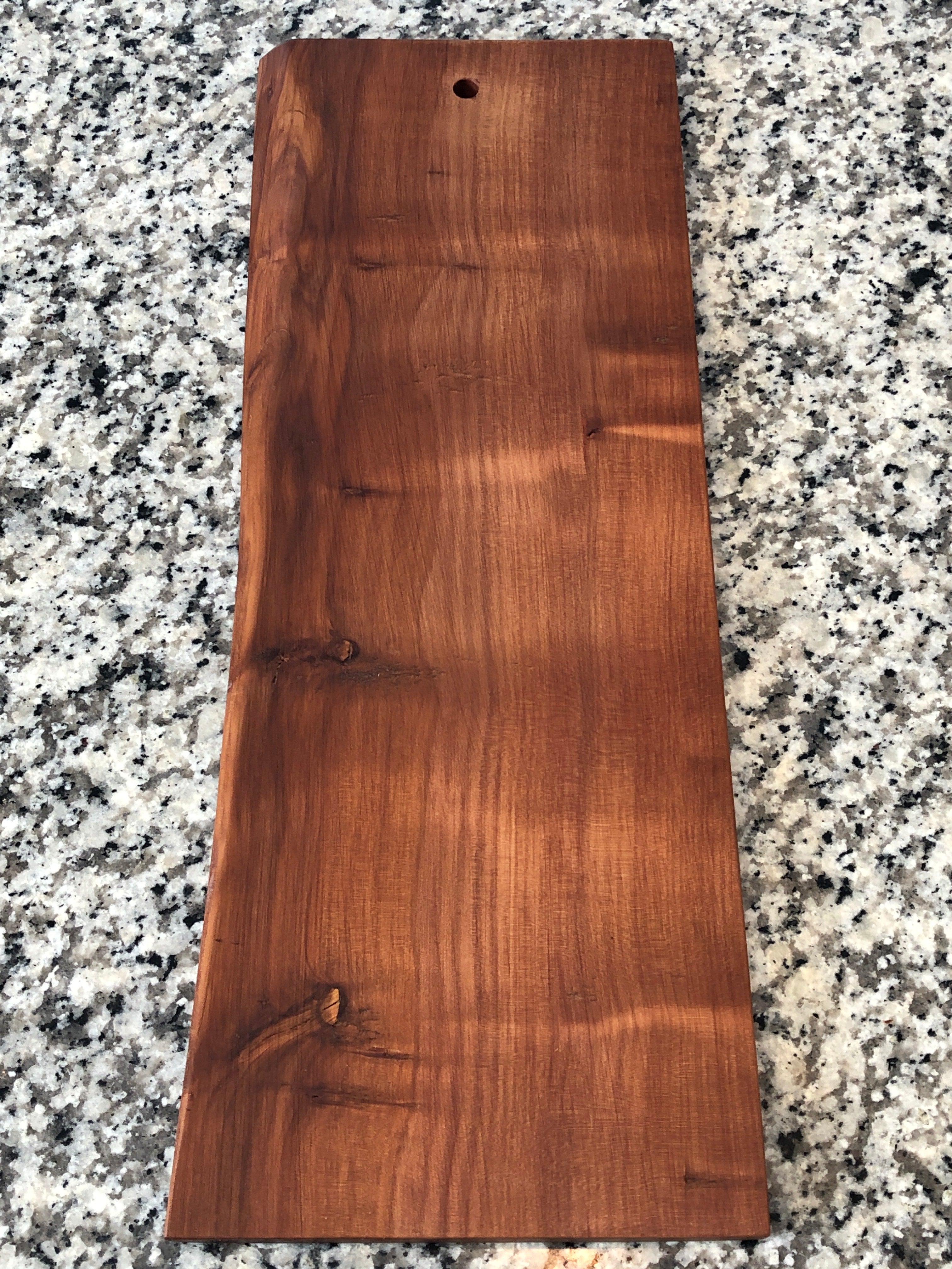 http://beyondthepalletshop.com/cdn/shop/products/BlackWalnutCuttingBoard2.jpg?v=1659213808